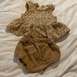 Q by Quincy Mae- baby girl 2 piece set. 12-18 months. Honey yellow.